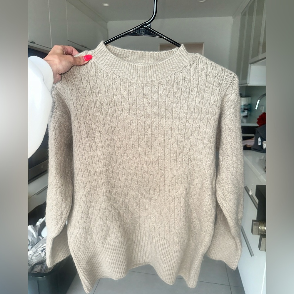 Rare sweater inspired by Sofia Richie